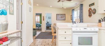 Ocean City Bayside Retreat Unit B - Cozy Family Getaway Near Beach & Dining!