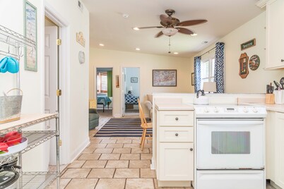 Ocean City Bayside Retreat Unit B - Cozy Family Getaway Near Beach & Dining!