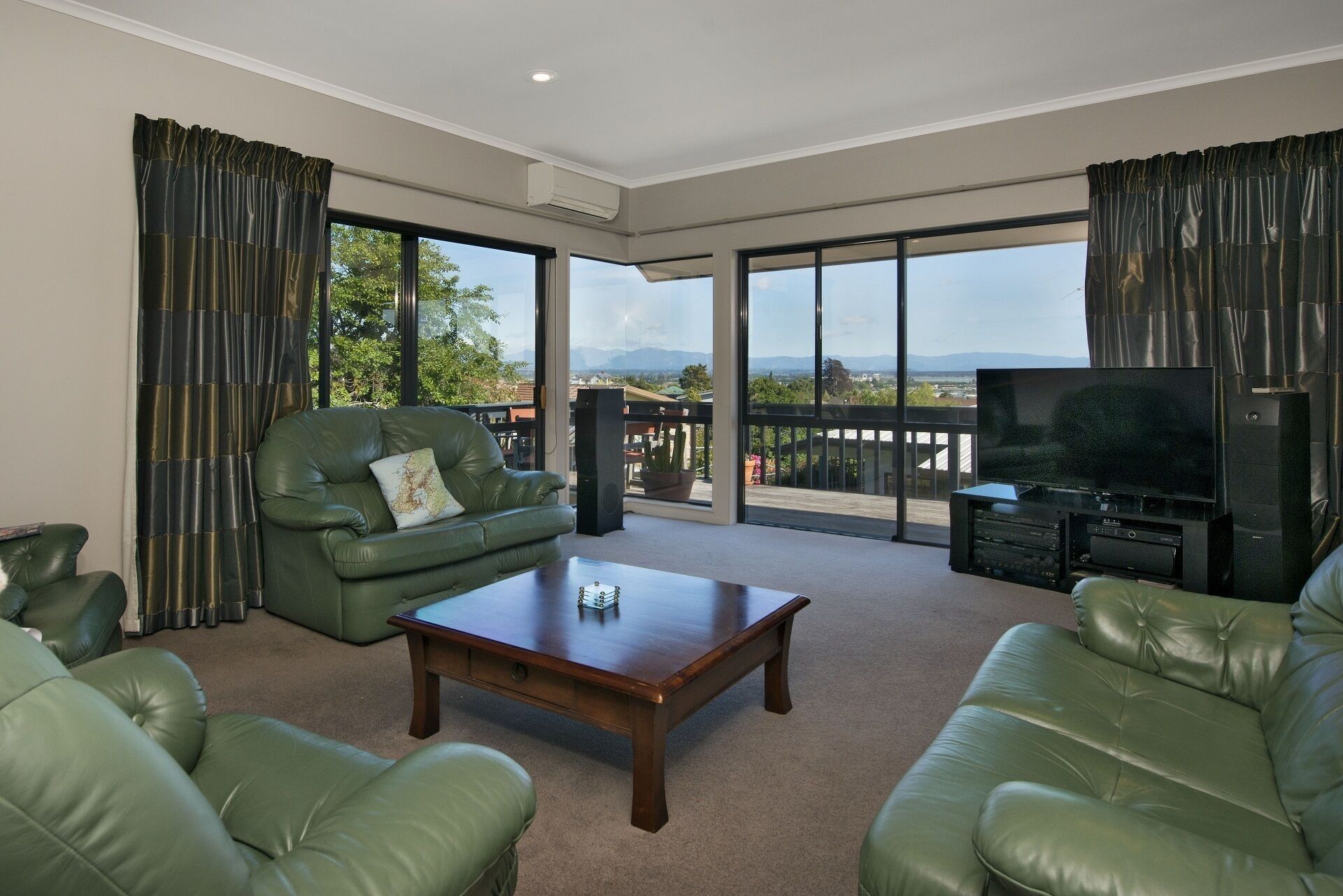 Una Smart TV, una biblioteca de música