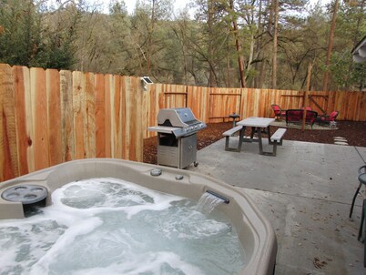 Natures River walk, 9 Miles To Yosemite, 3 to Bass Lake,Riverfront  2200 sq. ft.