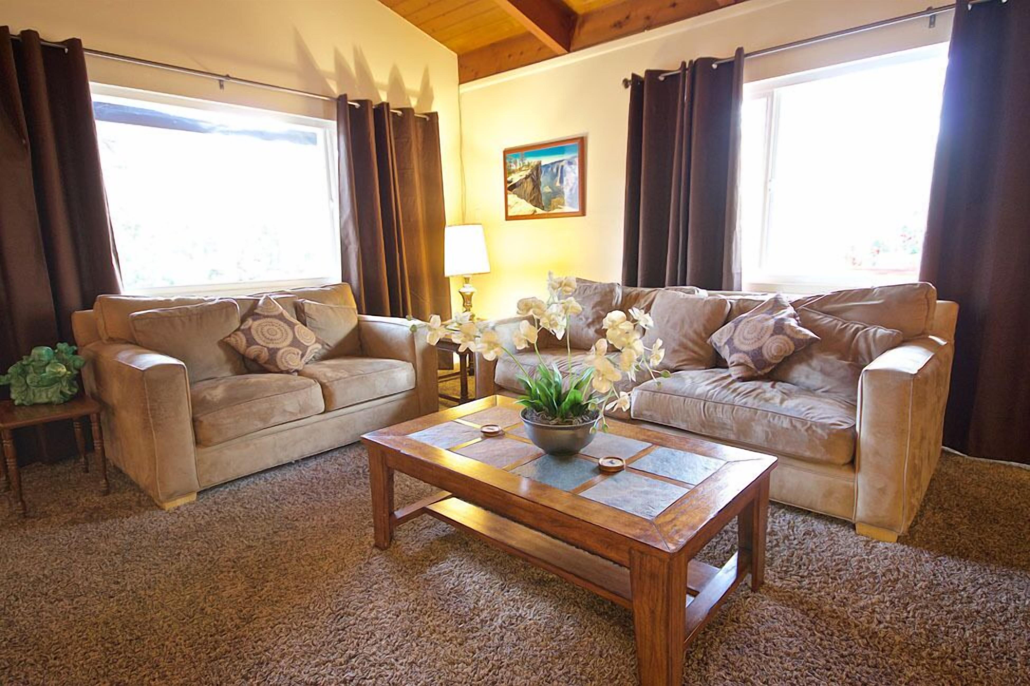 Natures River walk, 9 Miles To Yosemite, 3 to Bass Lake,Riverfront  2200 sq. ft.