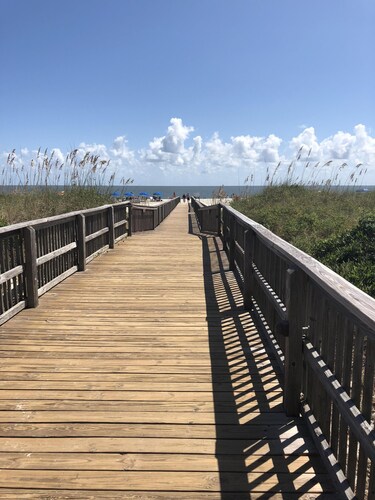 Great Little Villa at Great Beach Front Resort with lots of amentities!