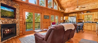 Alpen Rose in Lansing, NC: Cozy 3-bedroom cabin retreat, perfect for 8!