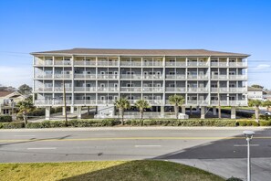 Exterior - Ocean Blvd Luxury Villas 205, Pool & Hot Tub (NORTH MYRTLE BEACH)