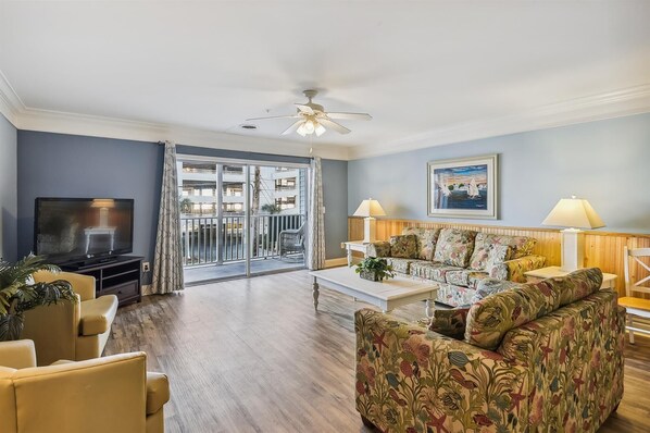 テレビ、DVD プレーヤー