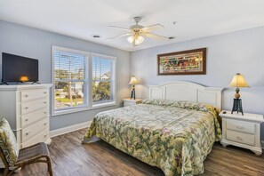 8 bedrooms, iron/ironing board, free WiFi, bed sheets - Ocean Blvd Luxury Villas 205, Pool & Hot Tub (NORTH MYRTLE BEACH)