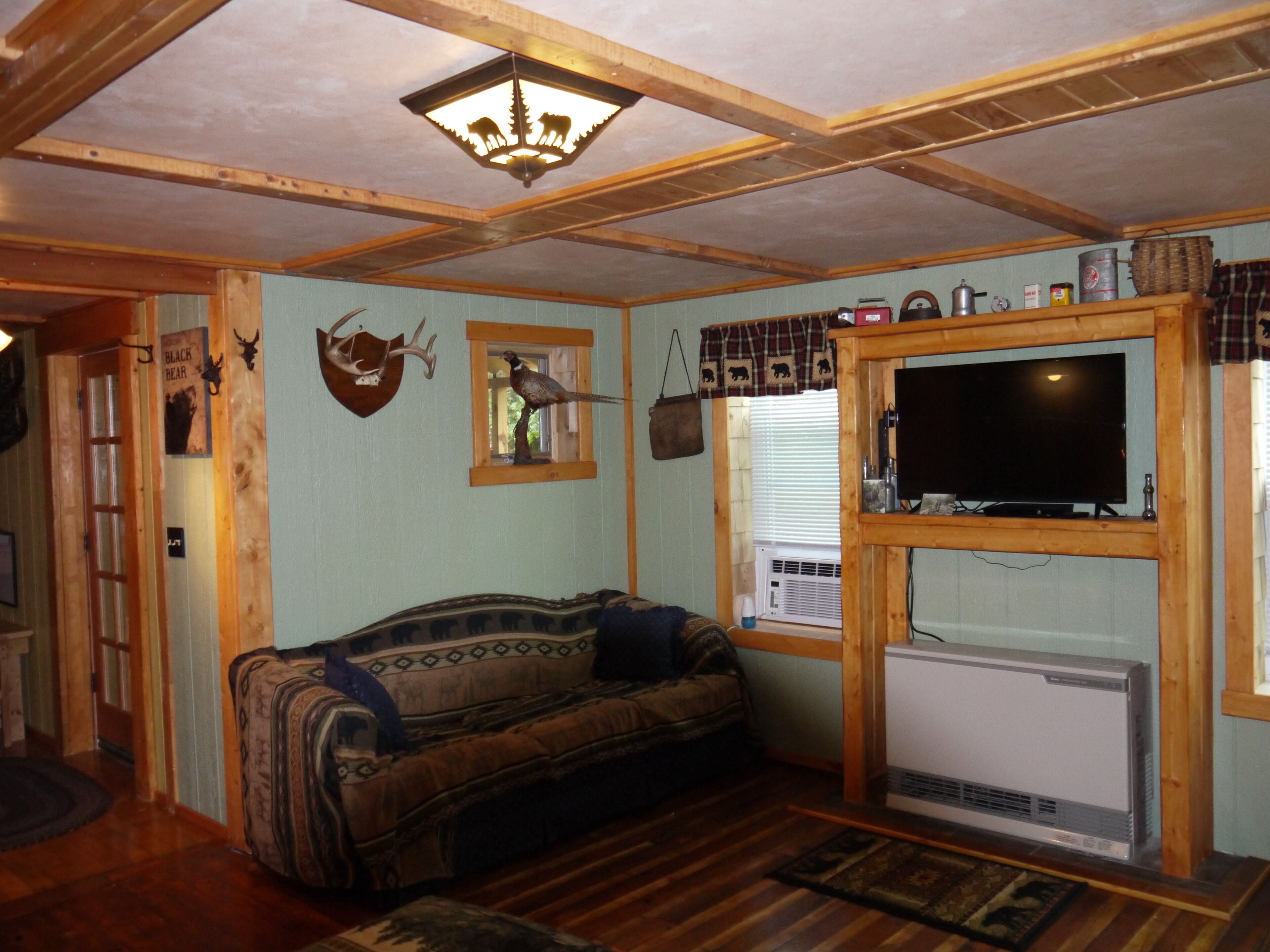 Pet and family friendly with a cabin feel