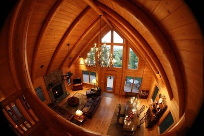Secluded 150 Acre Property, Private Lakes, 360 Mountain Views, Elegant Lodging
