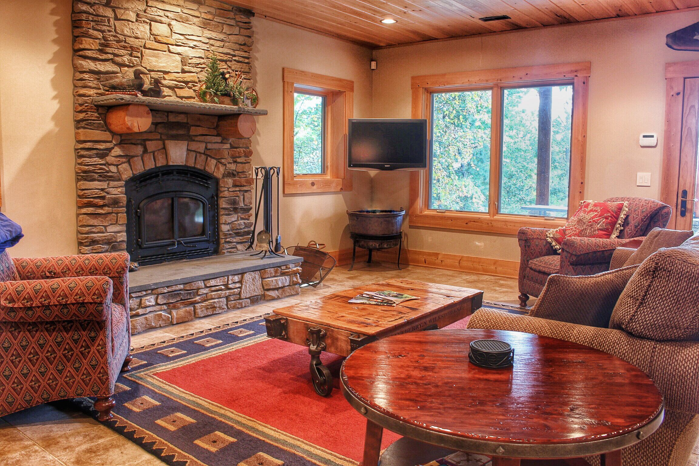 Secluded 150 Acre Property, Private Lakes, 360 Mountain Views, Elegant Lodging