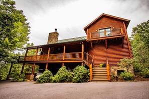 Exterior - Secluded 150 Acre Property, Private Lakes, 360 Mountain Views, Elegant Lodging (Crimora)