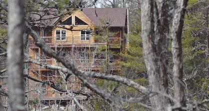 5 Bedroom Cabin in Gatlinburg with Home Theater close to Rocky Top Sports comple