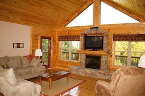 Smart TV, chimenea, reproductor de DVD, mesa de ping pong
