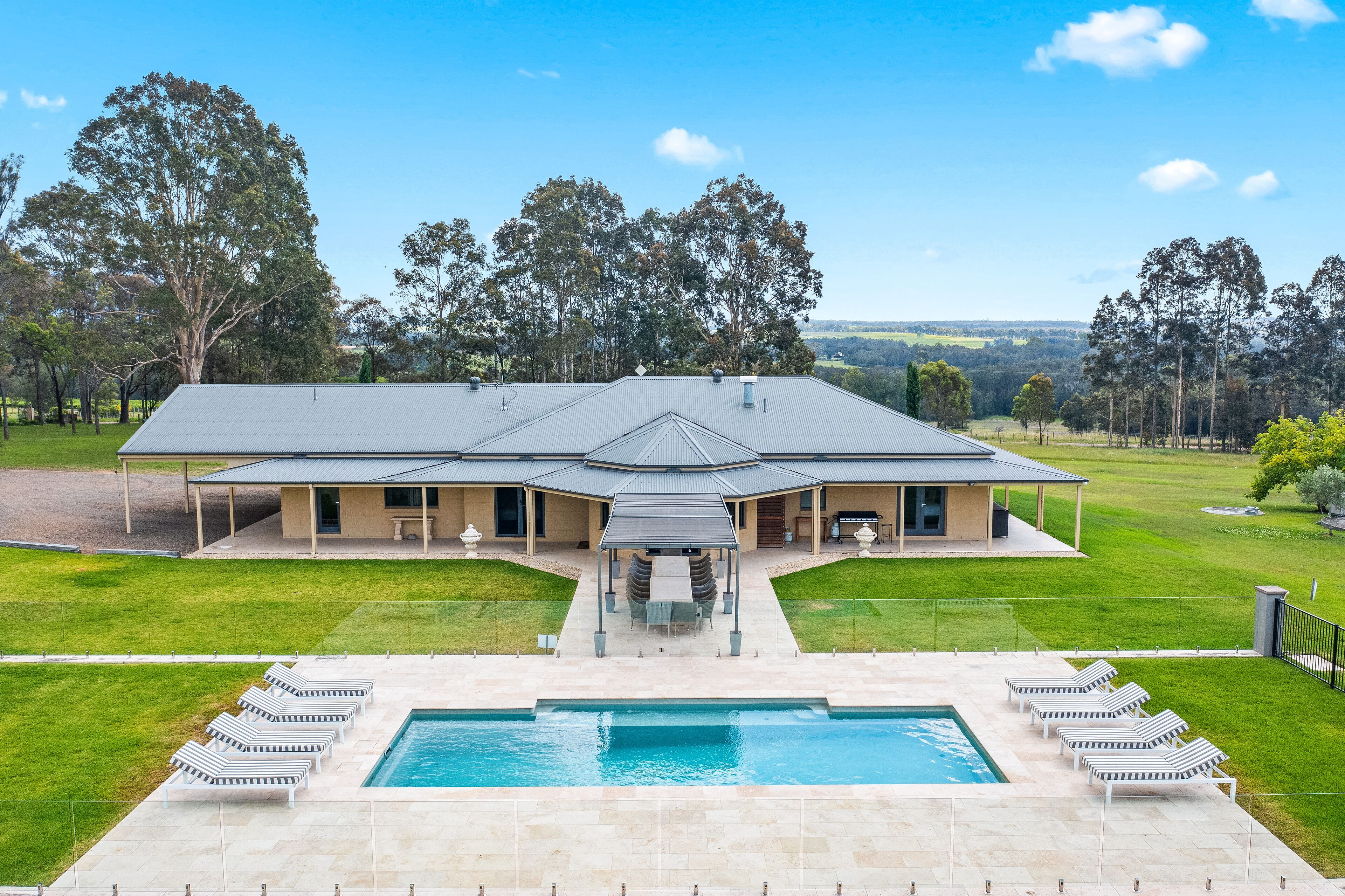 Degen Estate - Luxury group accommodation at its best!