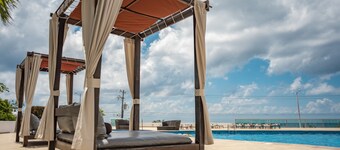 Attico condominio di lusso! Piscina, tennis e molto altro!