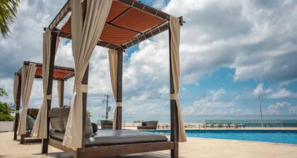 Penthouse de lujo condominio! ¡Piscina, tenis y más!