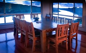 Dining - RIVERVIEW HEIGHTS Large/small Group Accommodation (Warrnambool)