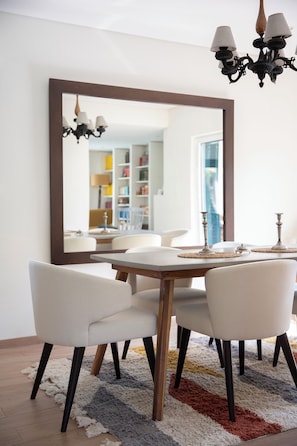 Dining - Lovely House in Lisbon coast For 8 guests (São Domingos de Rana)