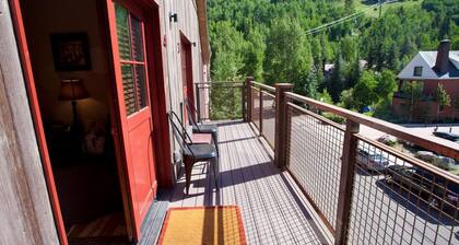 Uusi 2 mh Penthouse Condo by Gondola - Hot Tub, höyrysuihku, 50 "TV: n, WiFi, A / C