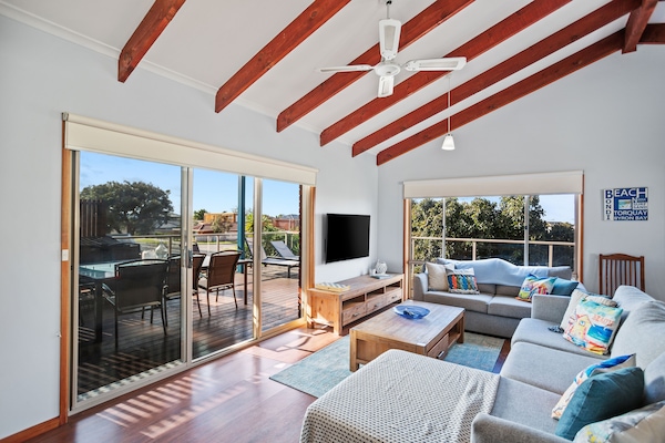 Televisor intel·ligent, llar de foc i reproductor de DVD