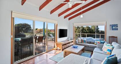 Torquay Family Getaway - Perfect for couples, families & dogs! 400m to beach