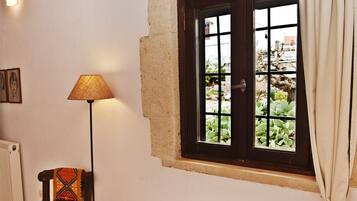 2 bedrooms, iron/ironing board, travel crib, free WiFi