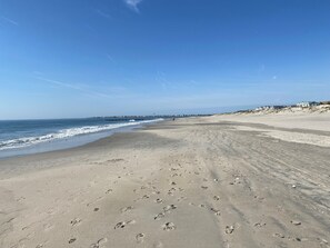 Beach nearby, sun loungers - SEPT SALE - Outstanding property! Great reviews,easy walk to beach & dining (Sea Isle CIty)