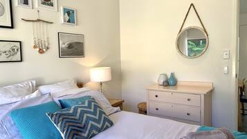 3 makuuhuonetta, silitysrauta/-lauta, ilmainen Wi-Fi, vuodevaatteet