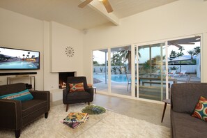 TV, fireplace, DVD player - Great Property, Spotlessly Clean, Friendly Owner (Palm Springs)
