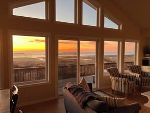 Smart-TV, Kamin, DVD-Player, Tischtennisplatte