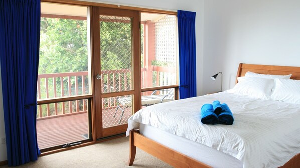 3 bedrooms, desk, iron/ironing board, free WiFi