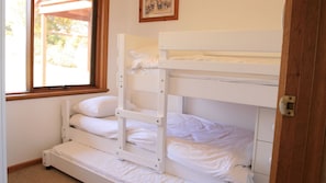 3 bedrooms, desk, iron/ironing board, free WiFi
