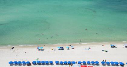 Updated 2/2 Oceanfront Condo at Sterling Reef ~ 4 beach chairs ~ Sleeps 6