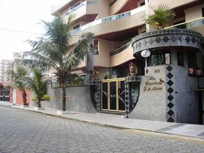 Exterior - 1 BEDROOM APARTMENT - CLOSE TO THE BEACH - BOOK YOUR VACATION (Praia Grande)