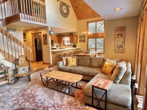 Smart TV, fireplace, books, stereo