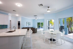 Dining - Villa Tropica  - Near Grace Bay Beach - Newly Remodelled (Providenciales)
