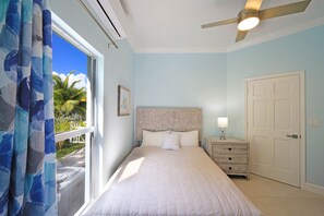 5 bedrooms, Egyptian cotton sheets, in-room safe, iron/ironing board - Villa Tropica  - Near Grace Bay Beach - Newly Remodelled (Providenciales)
