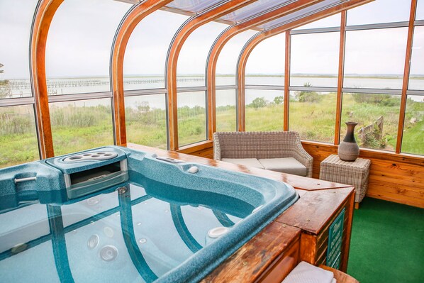 Interior - Historic Whealton House with full access to Waterside Inn facilites (Chincoteague Island)