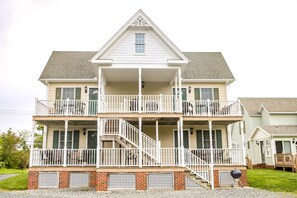Exterior - Historic Whealton House with full access to Waterside Inn facilites (Chincoteague Island)