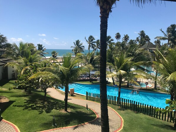 حمّام سباحة خارجي، حمّام سباحة مُدفَّأ