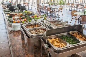 تناول الطعام بالخارج