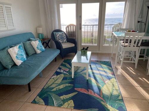 One Bedroom Oceanfront Condo With Room for Six