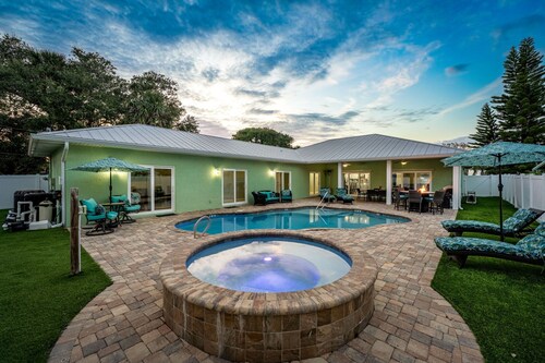 2800 pieds carrés 4 chambres 4 salles de bain Beachside Home w Piscine chauffée / Spa, Pool Tbl & Golf Cart