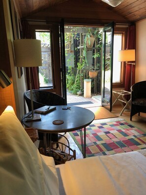 1 dormitorio, tabla de planchar con plancha, wifi y ropa de cama