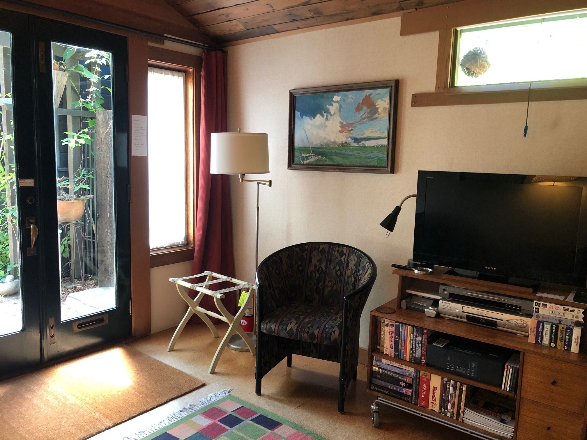 TV, fireplace, DVD player, books