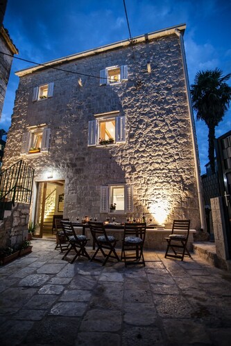 Schönes Stadthaus Lucia mit Terrasse und BBQ Trogir Zentrum