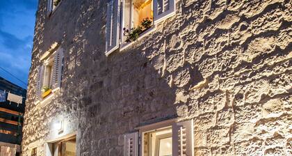 Schönes Stadthaus Lucia mit Terrasse und BBQ Trogir Zentrum