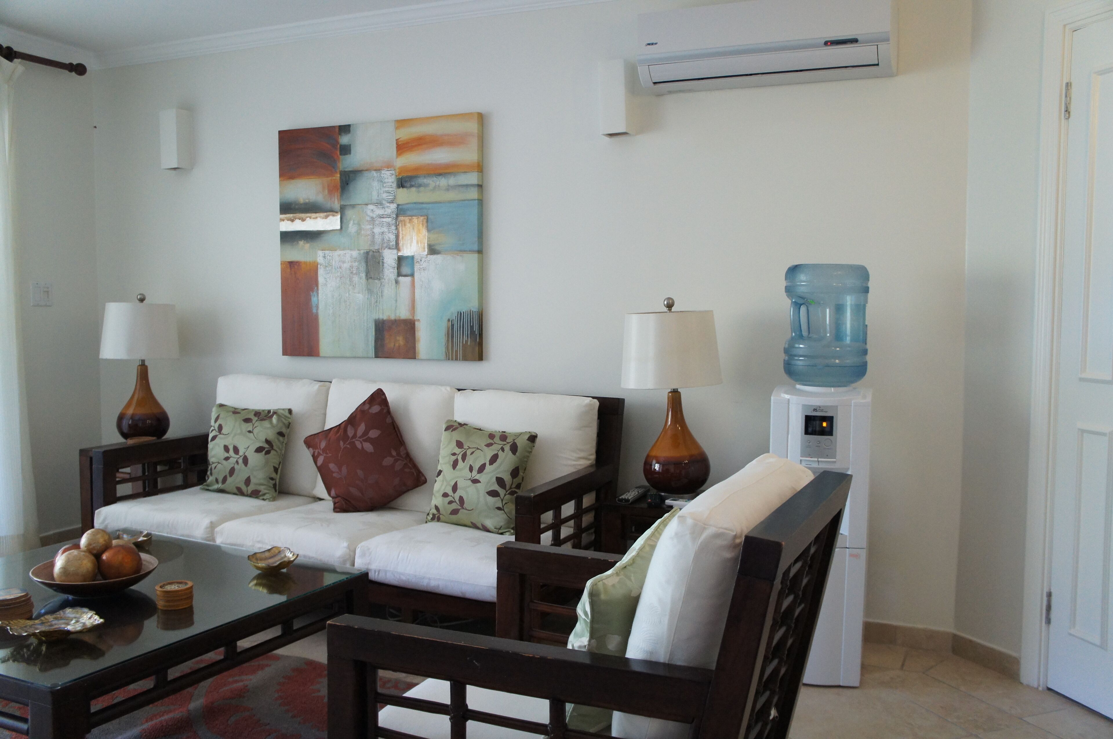 Smart-tv, bøger, stereoanlæg