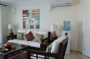 Smart-TV, Bücher, Stereoanlage