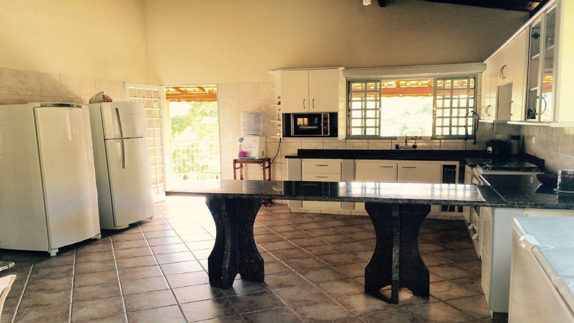 SOLAR DAS LARANJEIRAS, 06 Suites + 02 Rooms, Complete Kitchen 