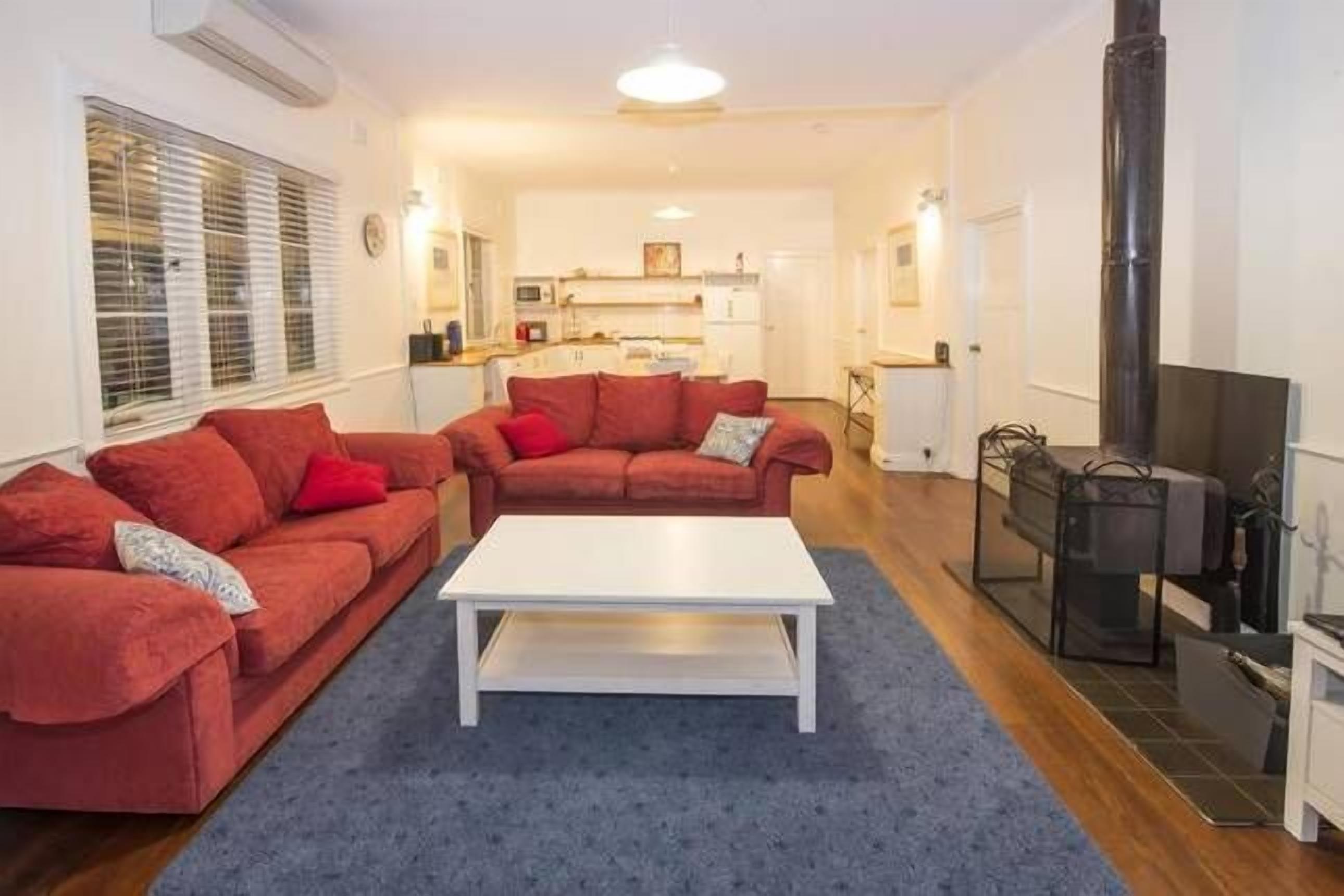 Wildwood Brook Cottage - Stunning views with large entertaining deck — image 6